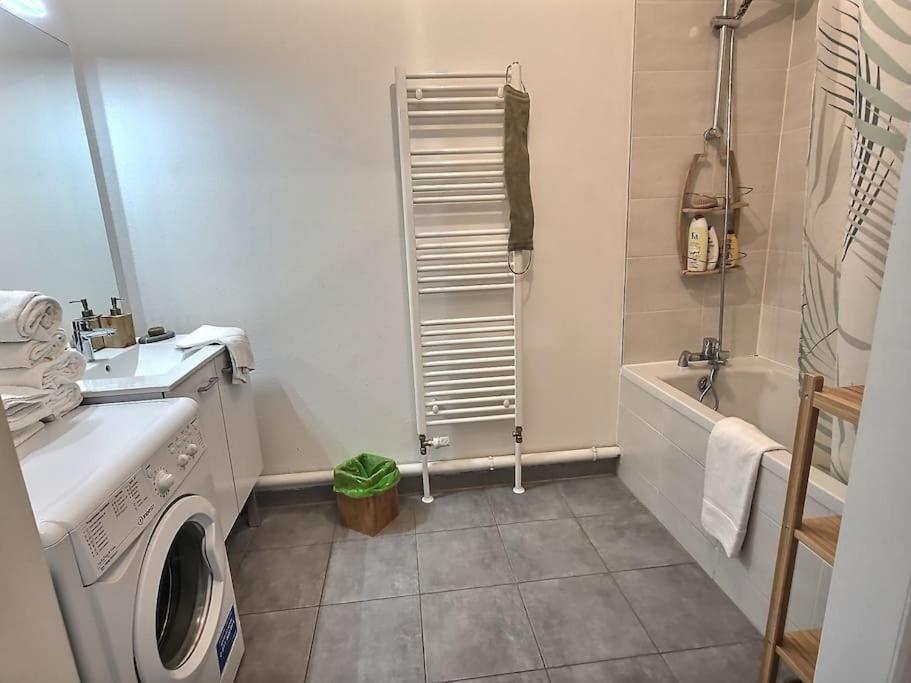 Superbe Appartement Avec 2 Balcons - Vue Sur La Cathedrale Environ 15 Min En Tram Strasbourg Eksteriør bilde